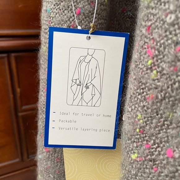 NWT Knit Wrap - Picture 7 of 7